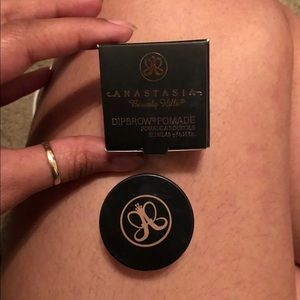 Taupe Anastasia Dipbrow